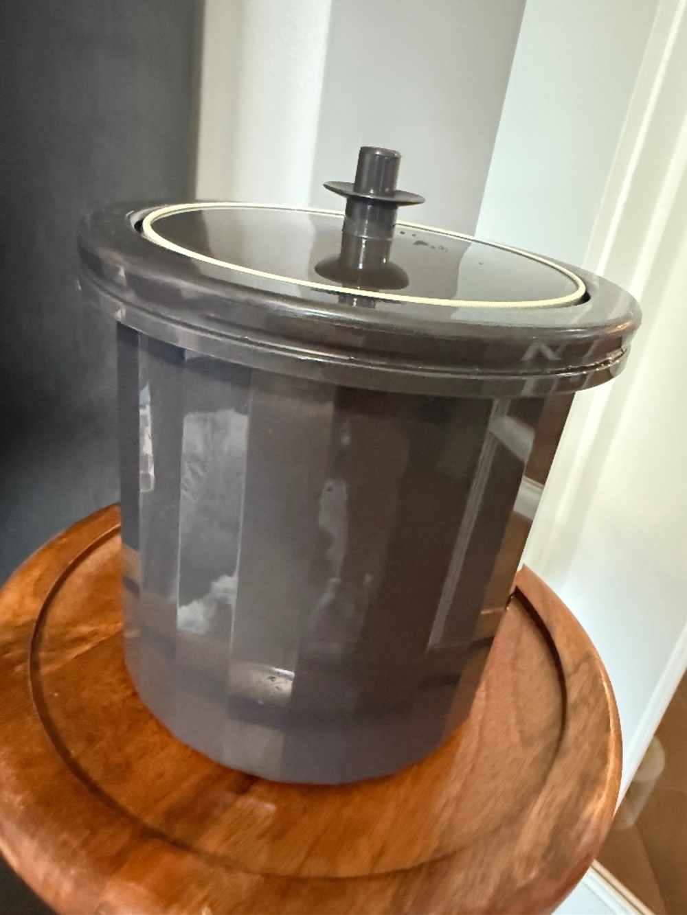 Vintage Tupperware Ice Bucket Insulated Brown‎ With Push Button Seal Lid 1683